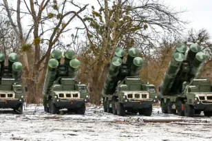 S-400: Η Ρωσία επιβεβαιώνει επαφές με την Τουρκία και ανησυχεί για το μέλλον των ρωσικών συστημάτων