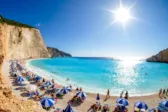 Παραλία στην Ελλάδα για το πρόγραμμα Τουρισμός για Όλους 2026-2027 και τα νέα vouchers διακοπών