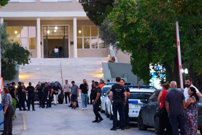 Σισμανόγλειο: Συνελήφθη ο 76χρονος για τη φωτιά – Το «περίεργο όνειρο», το τσιγάρο και η καμένη κλινική