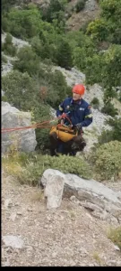 Άνδρες της 6ης ΕΜΑΚ «βούτηξαν» σε χαράδρα 30 μ. στο Παναχαϊκό και διέσωσαν την πανέμορφη «Βούλα», ΦΩΤΟ Άνδρες της 6ης ΕΜΑΚ «βούτηξαν» σε χαράδρα 30 μ. στο Παναχαϊκό και διέσωσαν την πανέμορφη «Βούλα», ΦΩΤΟ
