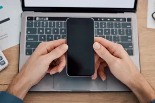 Voucher έως 70 ευρώ για smartphone: Πότε ανοίγει η πλατφόρμα και ποιοι είναι δικαιούχοι