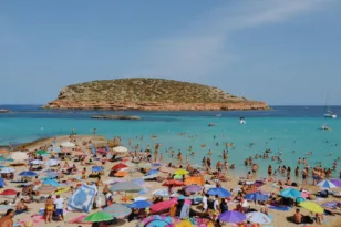 Ισπανία: Για ποιο λόγο ρίχνουν πρόστιμα έως 750 ευρώ στις παραλίες