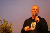 Ο Θανάσης Αυγερινός κατά τη διάρκεια δημόσιας εμφάνισής του ως εκπρόσωπος της Ελπίδας για τη Δημοκρατία