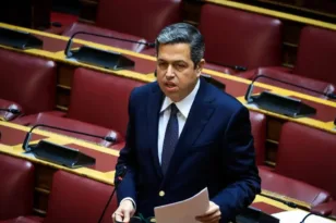 Κεδίκογλου: «Δεν μπορούσα να πατάω σε δύο βάρκες» – Γιατί παραιτήθηκε από βουλευτής του ΣΥΡΙΖΑ