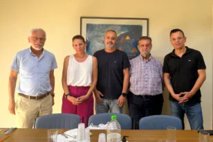 ΣΥΡΙΖΑ Αχαΐας: Η αγορά στεγνώνει από τζίρο και ρευστότητα – Τα «καυτά» μέτωπα στη συνάντηση με το Οικονομικό Επιμελητήριο