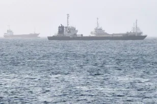 Συναγερμός στα Στενά του Ορμούζ: Πετρελαιοφόρο έπεσε σε νάρκη και εξερράγη