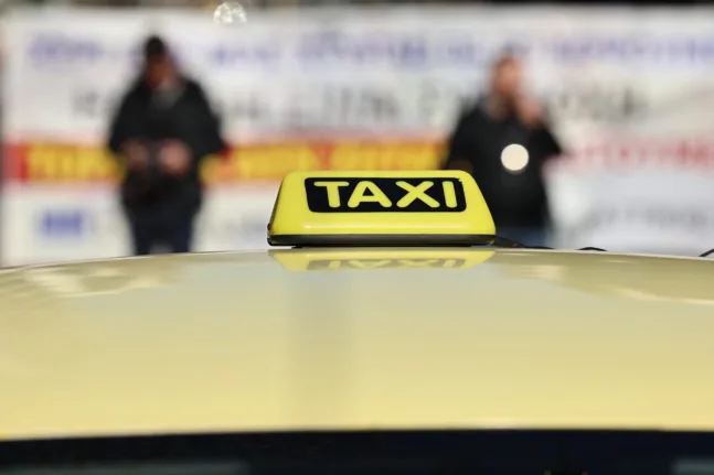 Τρομερό, 21χρονος οδηγός ταξί χρέωσε 175 ευρώ για διαδρομή «Βενιζέλος»-κέντρο Αθήνας