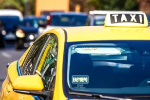 Αθήνα: Απίστευτος τοκετός μέσα σε ταξί – Το μωρό γεννήθηκε στη διαδρομή