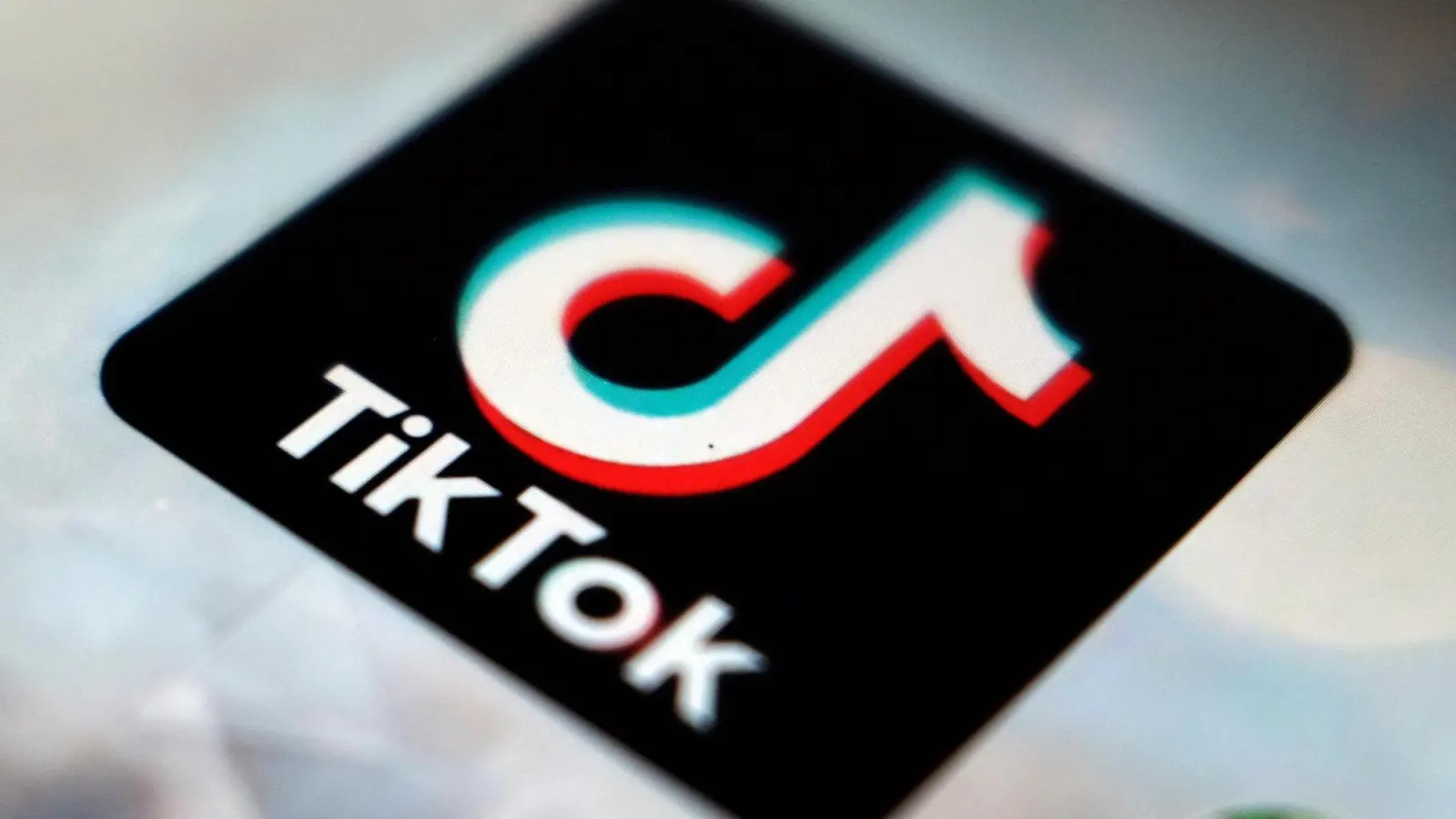 13 χρόνια μετά, +103%: Το TikTok ξανακάνει παλιά τραγούδια hits