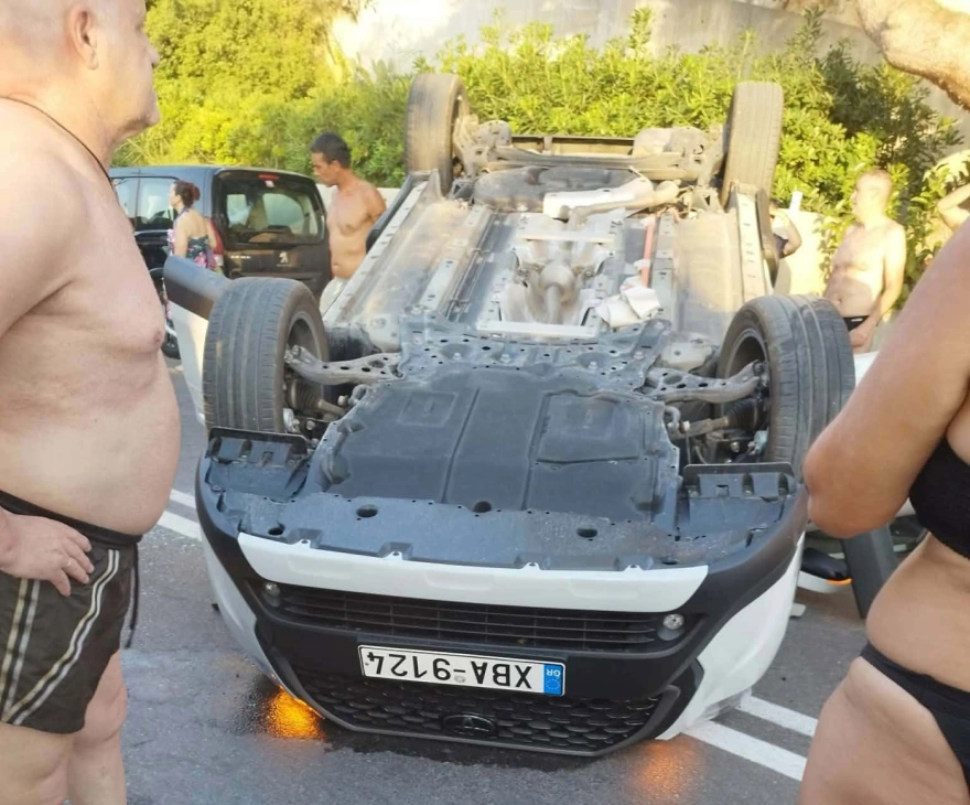Χανιά: Πρόταση γάμου με φόντο… τροχαίο – Μεθυσμένος οδηγός τούμπαρε μπροστά στο ζευγάρι Χανιά: Πρόταση γάμου με φόντο… τροχαίο – Μεθυσμένος οδηγός τούμπαρε μπροστά στο ζευγάρι