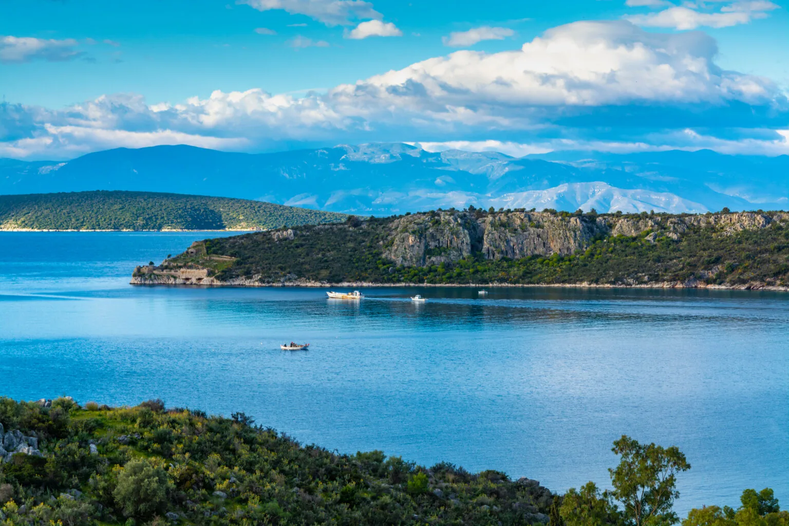 Βιβάρι: Καλοκαιρινός οδηγός για το ψαροχώρι της Αργολίδας