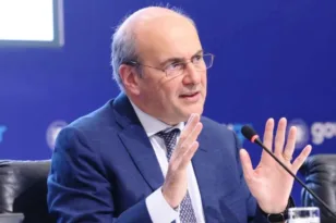 Χατζηδάκης: 40 εκατ. ευρώ από τα διυλιστήρια για τη μείωση των τιμών στα καύσιμα