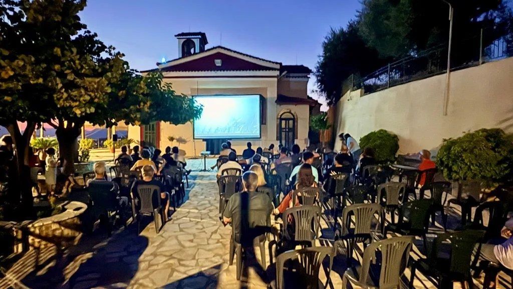 Πάτρα: Τα «Πεσμένα Φύλλα» φέρνουν τον Καουρισμάκι στο προαύλιο του Δημαρχείου