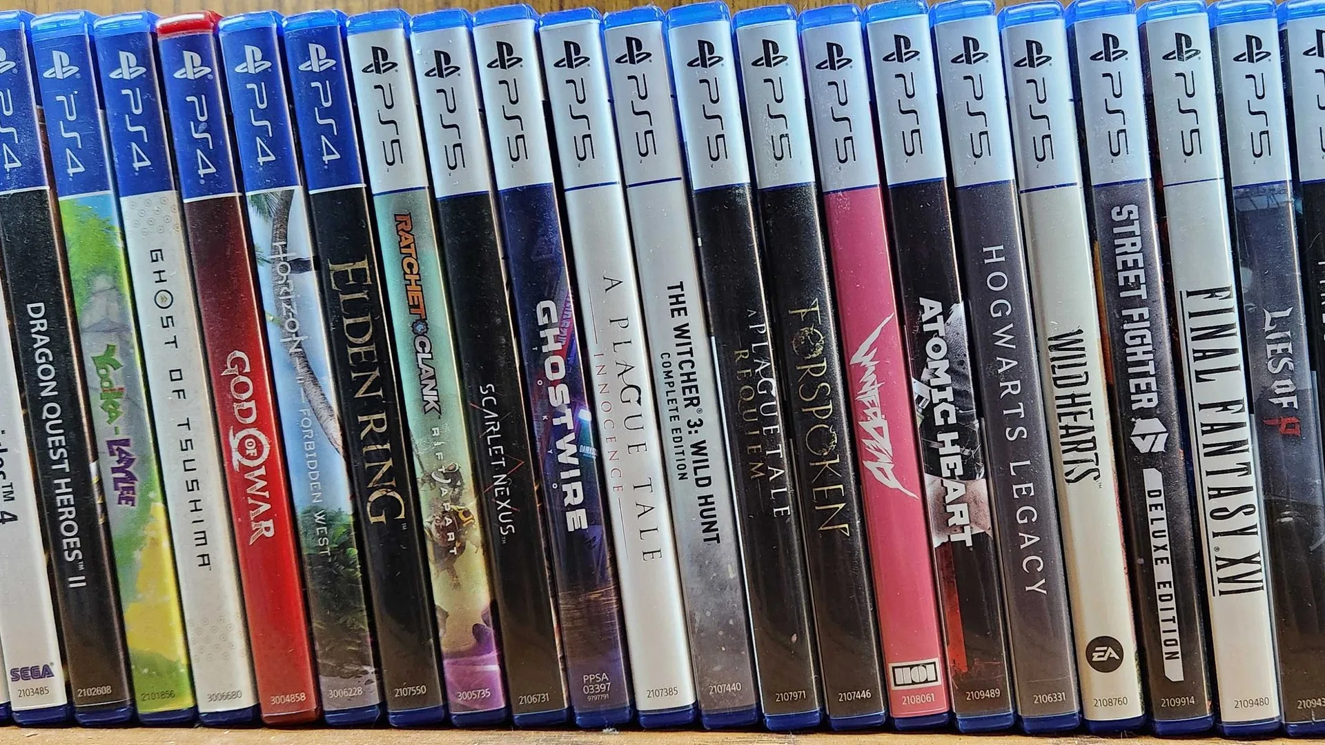 Η Sony κόβει τα δισκάκια και το ίντερνετ ψήνει… ψηφιακές πίτσες Συλλογή από φυσικές θήκες παιχνιδιών PS4 και PS5 σε ράφι