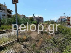 Πάτρα: Στις γραμμές του τρένου παράλληλα στην Αθηνών έχουν φουντώσει καλαμιές και βάτα, σκηνικό μικρής «ζόυγκλας», ποιος θα αναλάβει τον καθαρισμό; ΒΙΝΤΕΟ