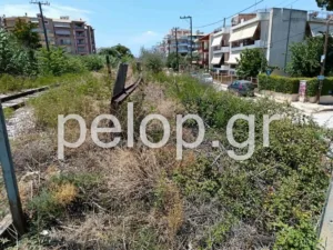 Πάτρα: Στις γραμμές του τρένου παράλληλα στην Αθηνών έχουν φουντώσει καλαμιές και βάτα, σκηνικό μικρής «ζόυγκλας», ποιος θα αναλάβει τον καθαρισμό; ΒΙΝΤΕΟ