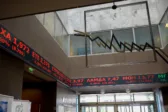 Ηλεκτρονικός πίνακας συνεδρίασης στο Χρηματιστήριο Αθηνών