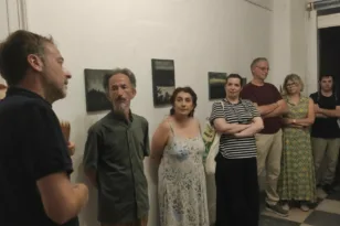 «Σχεδόν Εκεί»: Τρεις ματιές στη ζωγραφική του Χρήστου Γιαννόπουλου στο Πολύεδρο