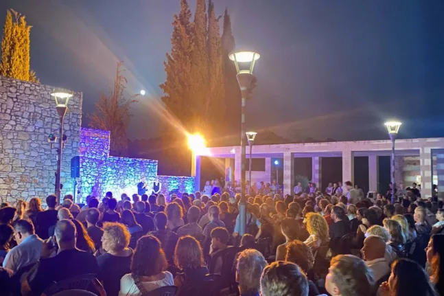 Ήλιδα: Κατάμεστο το Μουσείο κάτω από την πανσέληνο – Από το «Caruso» στη «Νύχτα μαγικιά» ΦΩΤΟ
