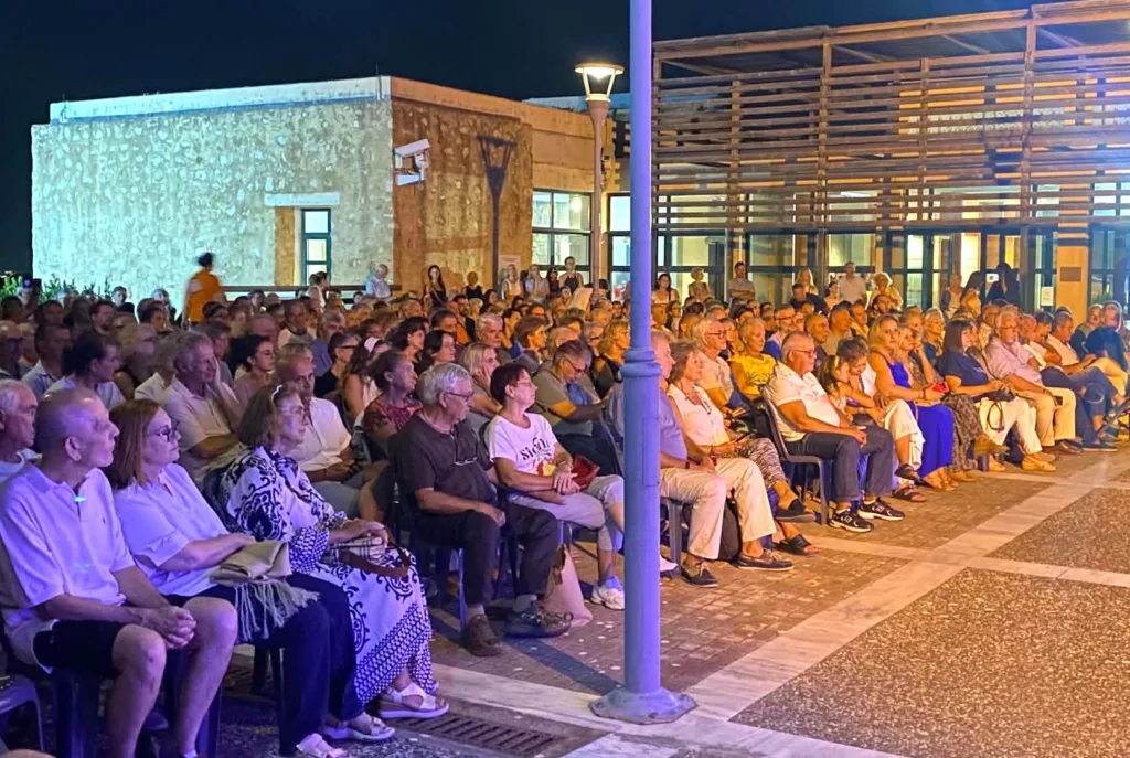 Ήλιδα: Κατάμεστο το Μουσείο κάτω από την πανσέληνο – Από το «Caruso» στη «Νύχτα μαγικιά» ΦΩΤΟ