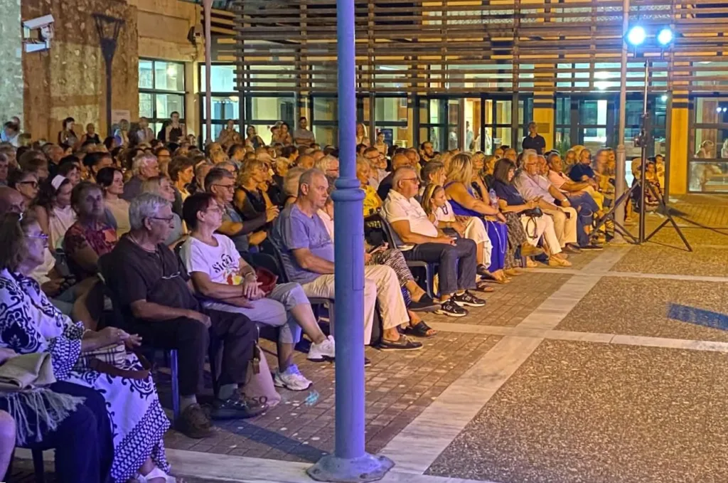Ήλιδα: Κατάμεστο το Μουσείο κάτω από την πανσέληνο – Από το «Caruso» στη «Νύχτα μαγικιά» ΦΩΤΟ