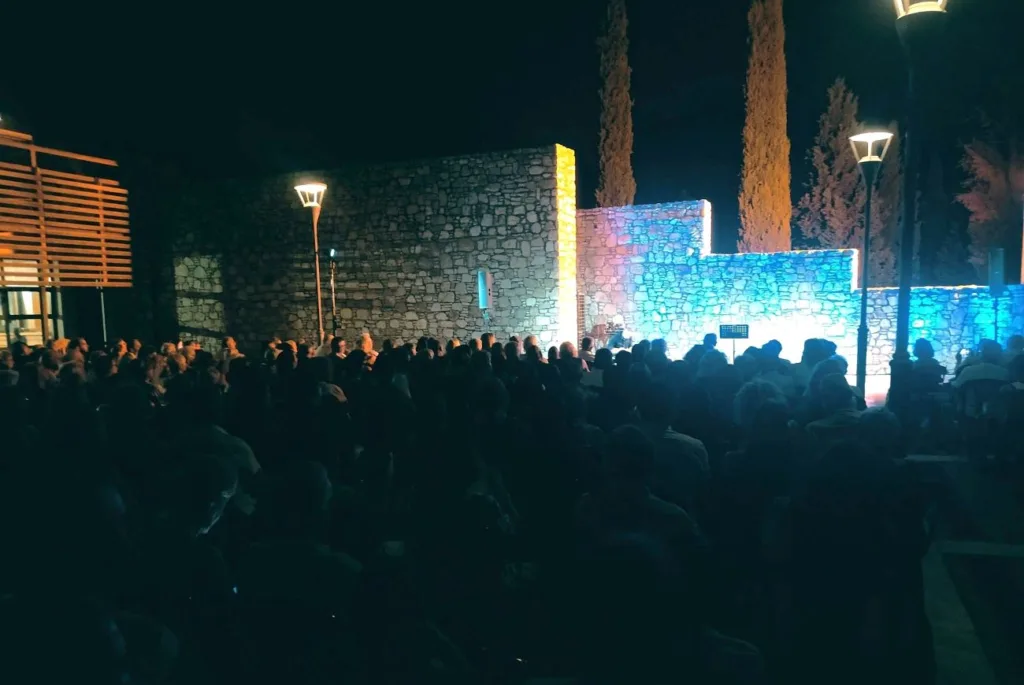 Ήλιδα: Κατάμεστο το Μουσείο κάτω από την πανσέληνο – Από το «Caruso» στη «Νύχτα μαγικιά» ΦΩΤΟ Ήλιδα: Κατάμεστο το Μουσείο κάτω από την πανσέληνο – Από το «Caruso» στη «Νύχτα μαγικιά» ΦΩΤΟ