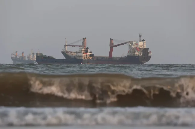 "Strait of Hormuz" ships traffic