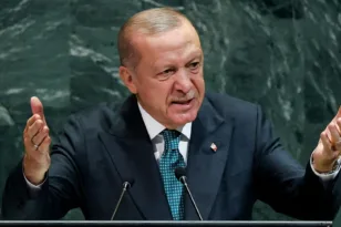 Ερντογάν με φόντο τους Σελτζούκους: «Οι έμποροι του αίματος θα χάσουν»