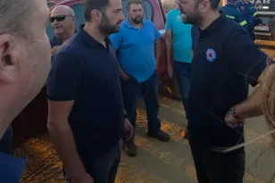 Σε κατάσταση ετοιμότητας η περιφέρεια Δ. Ελλάδας για τις φωτιές-Με υδροφόρες και οχήματα στηρίζει την πυρόσβεση