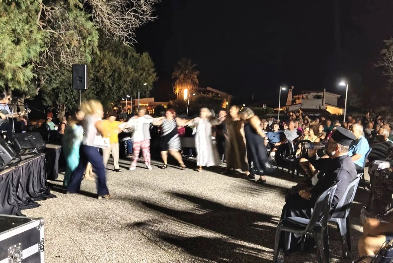 Κουρούτα: Ρεμπέτικη βραδιά γέμισε την πλατεία – Χορός και τραγούδι μέχρι αργά ΦΩΤΟ Κουρούτα: Ρεμπέτικη βραδιά γέμισε την πλατεία – Χορός και τραγούδι μέχρι αργά ΦΩΤΟ