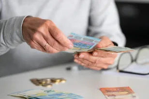 Συντάξεις χηρείας: Έως 470 ευρώ περισσότερα σε 8.552 δικαιούχους – Πότε πληρώνονται