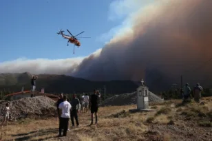 Νύχτα κόλασης αναμένουν στο Πόρτο Γερμενό: Η φωτιά «σκαρφάλωσε» στον Κιθαιρώνα