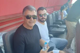 Ο Τάκης Λεμονής παρακολουθεί το φιλικό της Παναχαϊκής