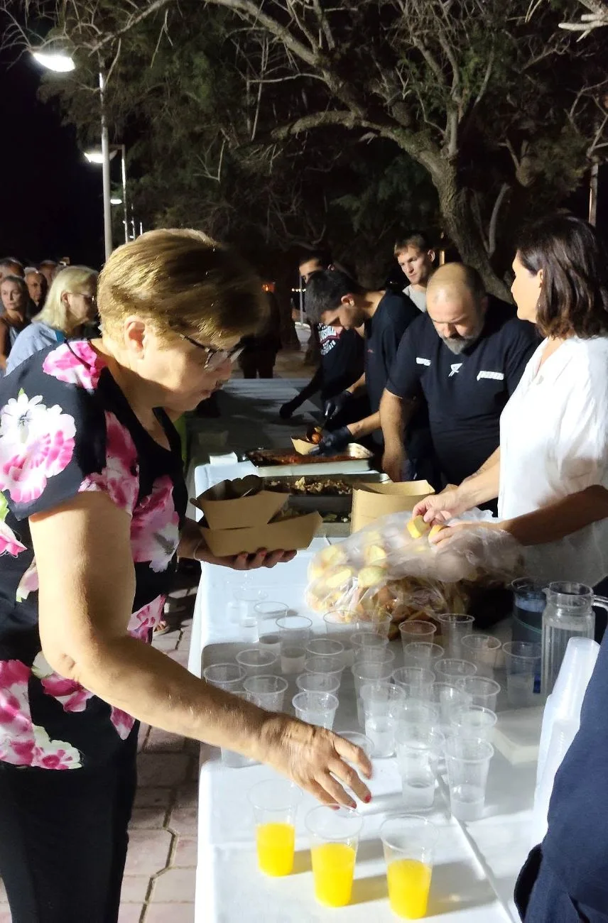 Κουρούτα: Ρεμπέτικη βραδιά γέμισε την πλατεία – Χορός και τραγούδι μέχρι αργά ΦΩΤΟ Κουρούτα: Ρεμπέτικη βραδιά γέμισε την πλατεία – Χορός και τραγούδι μέχρι αργά ΦΩΤΟ