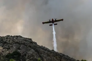 Φωτιά στην Ποταμούλα Αιτωλοακαρνανίας: Μήνυμα του 112 – Επιχειρούν δύο αεροσκάφη