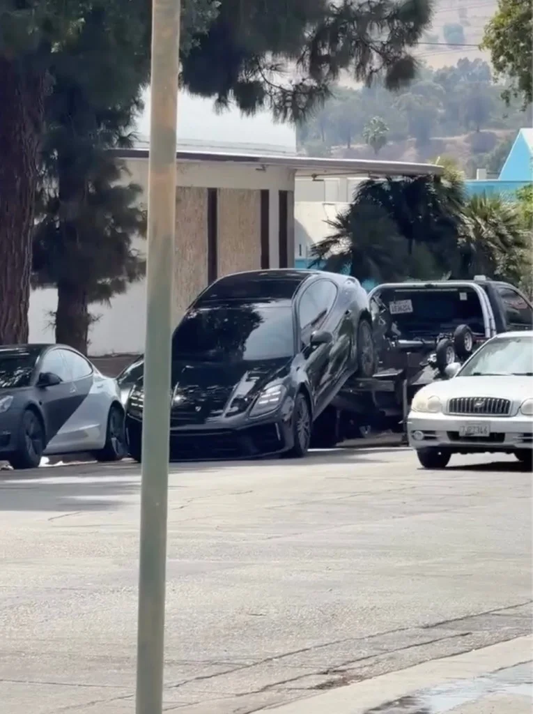 Λος Άντζελες: Οδηγός Porsche πάτησε γκάζι ενώ τον ρυμουλκούσαν – Άφησε πίσω τον προφυλακτήρα ΒΙΝΤΕΟ Λος Άντζελες: Οδηγός Porsche πάτησε γκάζι ενώ τον ρυμουλκούσαν – Άφησε πίσω τον προφυλακτήρα ΒΙΝΤΕΟ