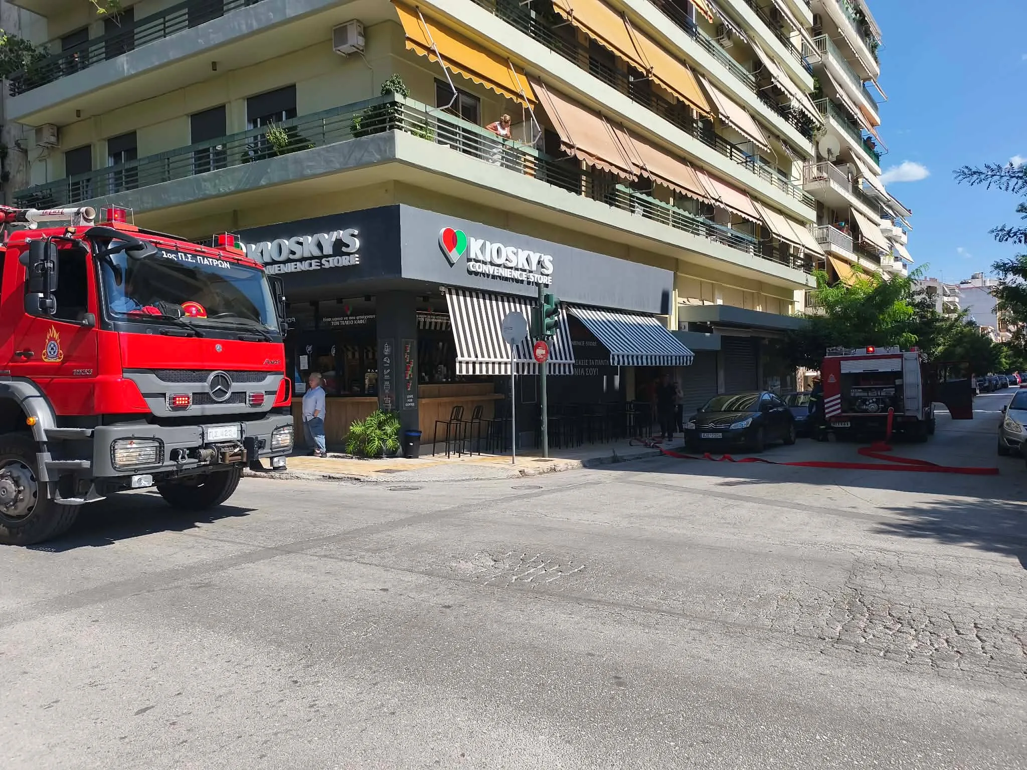 Συναγερμός σε πολυκατοικία στην Πάτρα: Φωτιά σε κουζίνα διαμερίσματος στον τρίτο όροφο