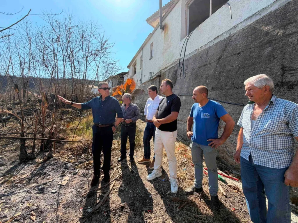 Φλόκα Δυτικής Αχαΐας: Άμεση κατεδάφιση επικίνδυνων κτισμάτων μετά την πυρκαγιά Φλόκα Δυτικής Αχαΐας: Άμεση κατεδάφιση επικίνδυνων κτισμάτων μετά την πυρκαγιά
