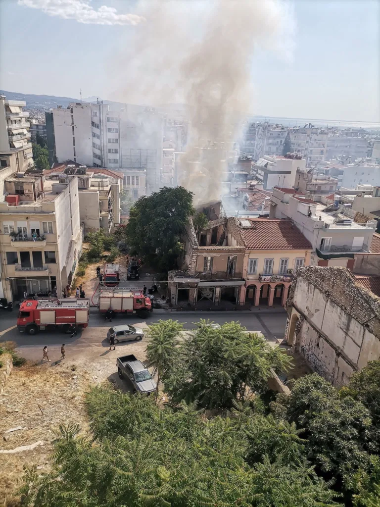 Περιορίστηκε η φωτιά σε εγκαταλελειμμένα κτίρια στο κέντρο της Πάτρας ΦΩΤΟ ΒΙΝΤΕΟ Περιορίστηκε η φωτιά σε εγκαταλελειμμένα κτίρια στο κέντρο της Πάτρας ΦΩΤΟ ΒΙΝΤΕΟ