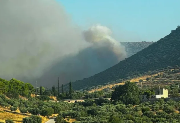 Φωτιά τώρα στον Κουβαρά: Εκκενώνεται ο Άγιος Στυλιανός – Ισχυρές δυνάμεις της Πυροσβεστικής