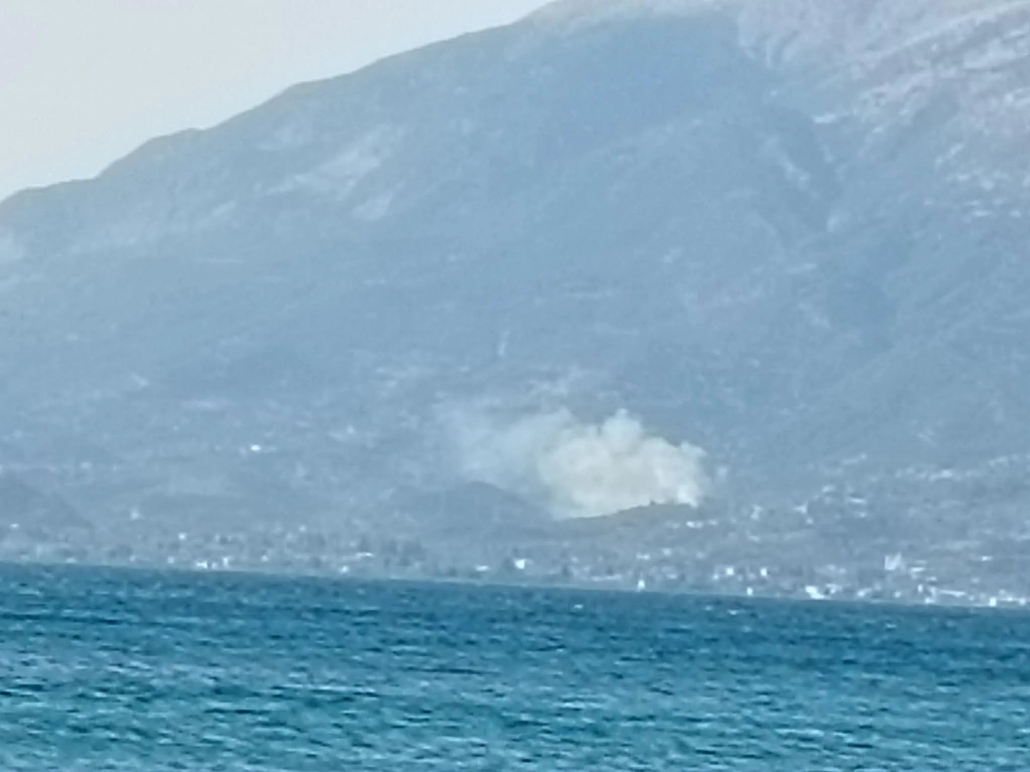 Νέα φωτιά στην Αιτωλοακαρνανία: Καλύτερη εικόνα στη Μαμουλάδα, αλλά η μάχη συνεχίζεται
