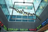 Οθόνη χρηματιστηριακών συναλλαγών στο Χρηματιστήριο Αθηνών