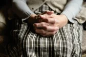 Αιγιάλεια: Στα δίχτυα της Ασφάλειας σπείρα που εξαπατούσε και έκλεβε ηλικιωμένους