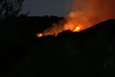 Αιγιάλεια: Ολονύχτια μάχη με τις φλόγες, 112, εκκενώθηκαν Νέος Ερινεός και Αρραβωνίτσα – Σηκώθηκαν εναέρια το πρωί ΒΙΝΤΕΟ