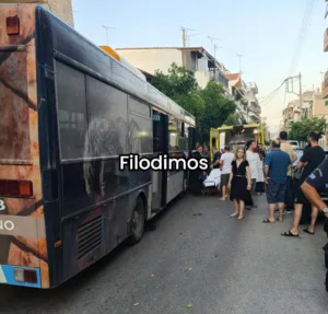 Στιγμές αγωνίας και θρίλερ στο Αίγιο: Οδηγός λεωφορείου έχασε τις αισθήσεις του και τη ζωή του! ΦΩΤΟ Στιγμές αγωνίας και θρίλερ στο Αίγιο: Οδηγός λεωφορείου έχασε τις αισθήσεις του και τη ζωή του! ΦΩΤΟ