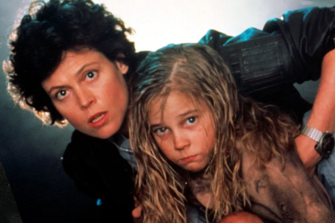 Aliens, Η Μύγα και Transformers: Οι 28 μέρες που άλλαξαν το sci-fi Η Sigourney Weaver ως Ripley μαζί με τη Newt στην ταινία Aliens του 1986