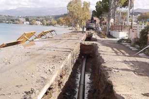 Νέο συλλαλητήριο στην Ακράτα για το αποχετευτικό: «Δεν αντέχουμε άλλο βόθρους το 2026»