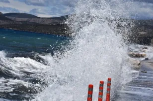 Θυελλώδεις άνεμοι έως 9 μποφόρ στο Αιγαίο - Τι πρέπει να προσέξουν οι ταξιδιώτες