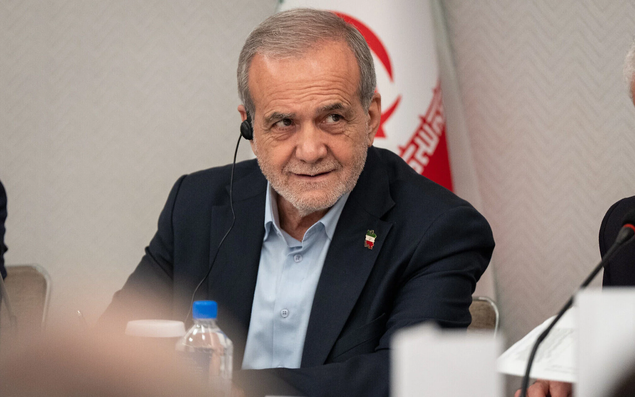 &Delta;&epsilon;&upsilon;&tau;&epsilon;&rho;&omicron;&gamma;&epsilon;&nu;&epsilon;ί&sigmaf; &kappa;&upsilon;&rho;ώ&sigma;&epsilon;&iota;&sigmaf; &kappa;&alpha;&tau;ά &tau;&omicron;&upsilon; &Iota;&rho;ά&nu;: &Pi;ώ&sigmaf; &epsilon;&pi;&eta;&rho;&epsilon;ά&zeta;&omicron;&upsilon;&nu; &tau;&omicron; &epsilon;&mu;&pi;ό&rho;&iota;&omicron; &kappa;&alpha;&iota; &tau;&eta; &beta;&epsilon;&nu;&zeta;ί&nu;&eta;