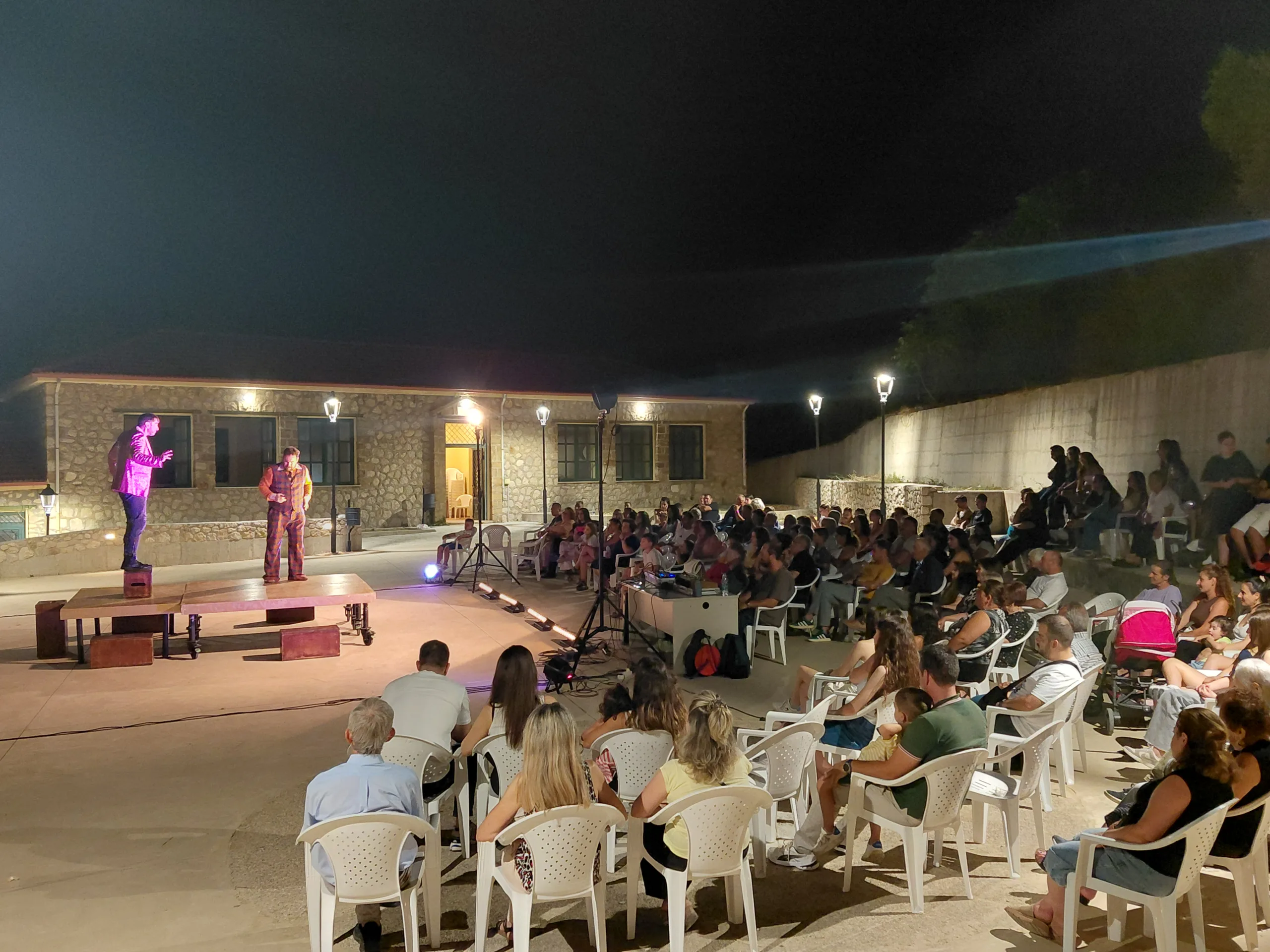 Άρμα Θέσπιδος: Πάνω από 9.000 θεατές και 45 παραστάσεις για τον «Επιθεωρητή» ΦΩΤΟ